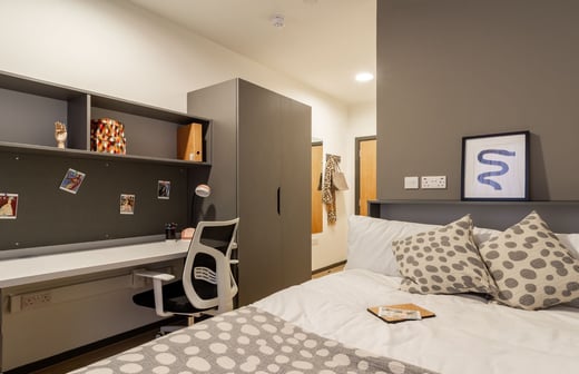 Gold En Suite